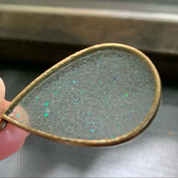 Handcrafted metal and resin earrings - Picture 3 of 4